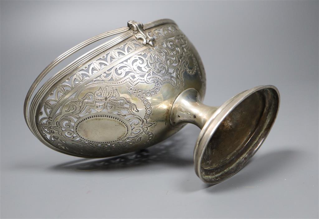 A Victorian pierced silver sugar basket, (lacking liner), The Barnards, London, 1873, height 12cm, 6.5oz.